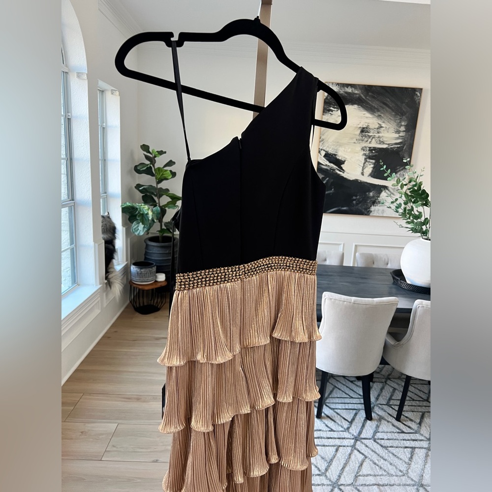 Mac Duggal Ieena One Shoulder Tiered Pleated Gown Black Gold Size 0 NWT - Picture 11 of 14